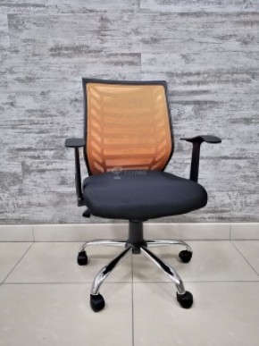 Кресло Barneo K-138 для персонала (черная ткань оранжевая сетка) в Кунгуре - kungur.mebel-74.com | фото